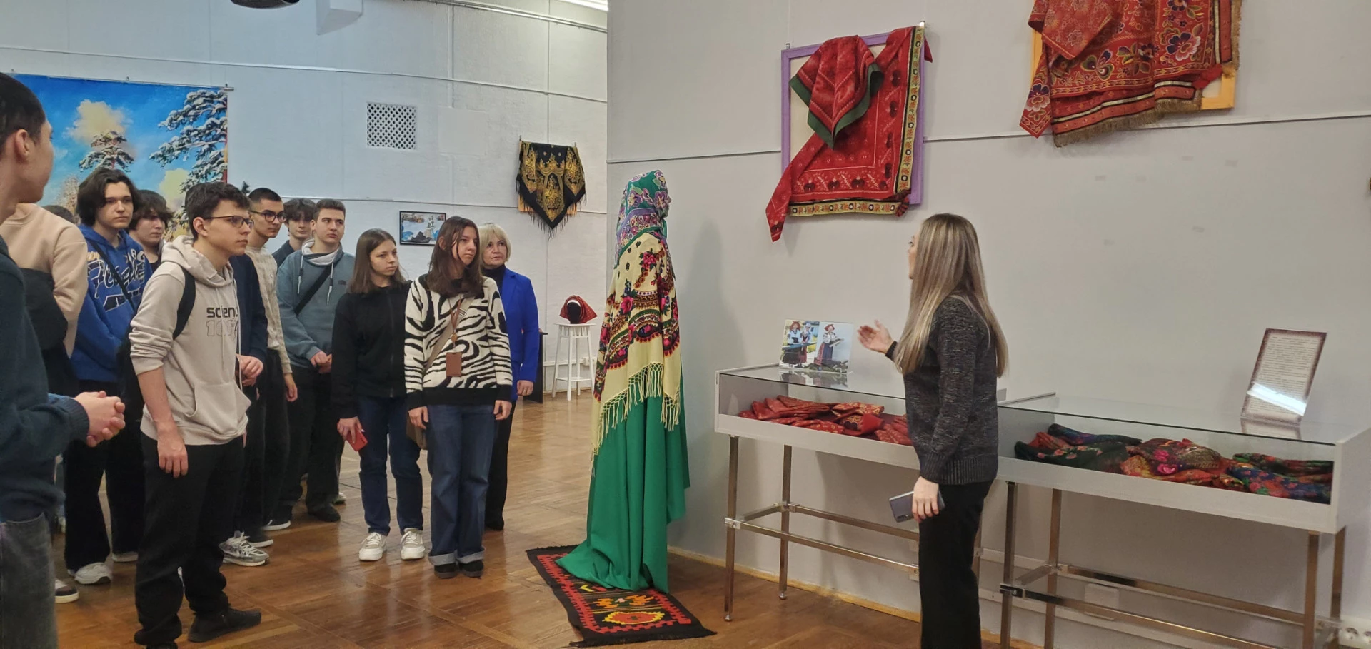 «Яркий хоровод» платков и шалей закружился в БГТУ им. В.Г. Шухова