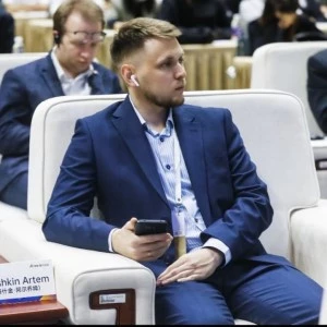 Обмен опытом использования ИИ в образовании на форуме в Китае