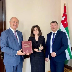 Встреча с министром просвещения Абхазии: новые горизонты сотрудничества