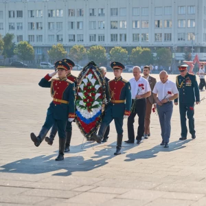 Делегация БГТУ им. Шухова возложила цветы к мемориалу в День города