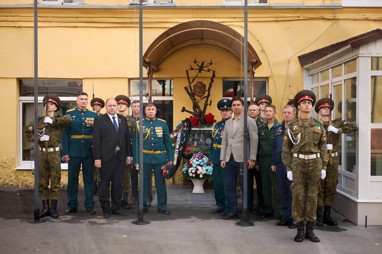 Представители ВУЦ БГТУ приняли участие в открытии памятника героям СВО в Брянске