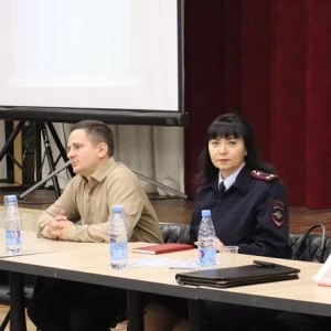 Правоохранители провели профилактическую встречу со студентами