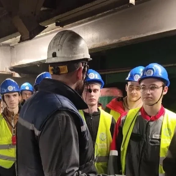 Студенты ГФ БГТУ им. Шухова ознакомились с производственным циклом ДОФ-2