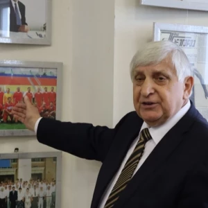 В БГТУ им. Шухова поздравили Георгия Голикова с днем рождения 