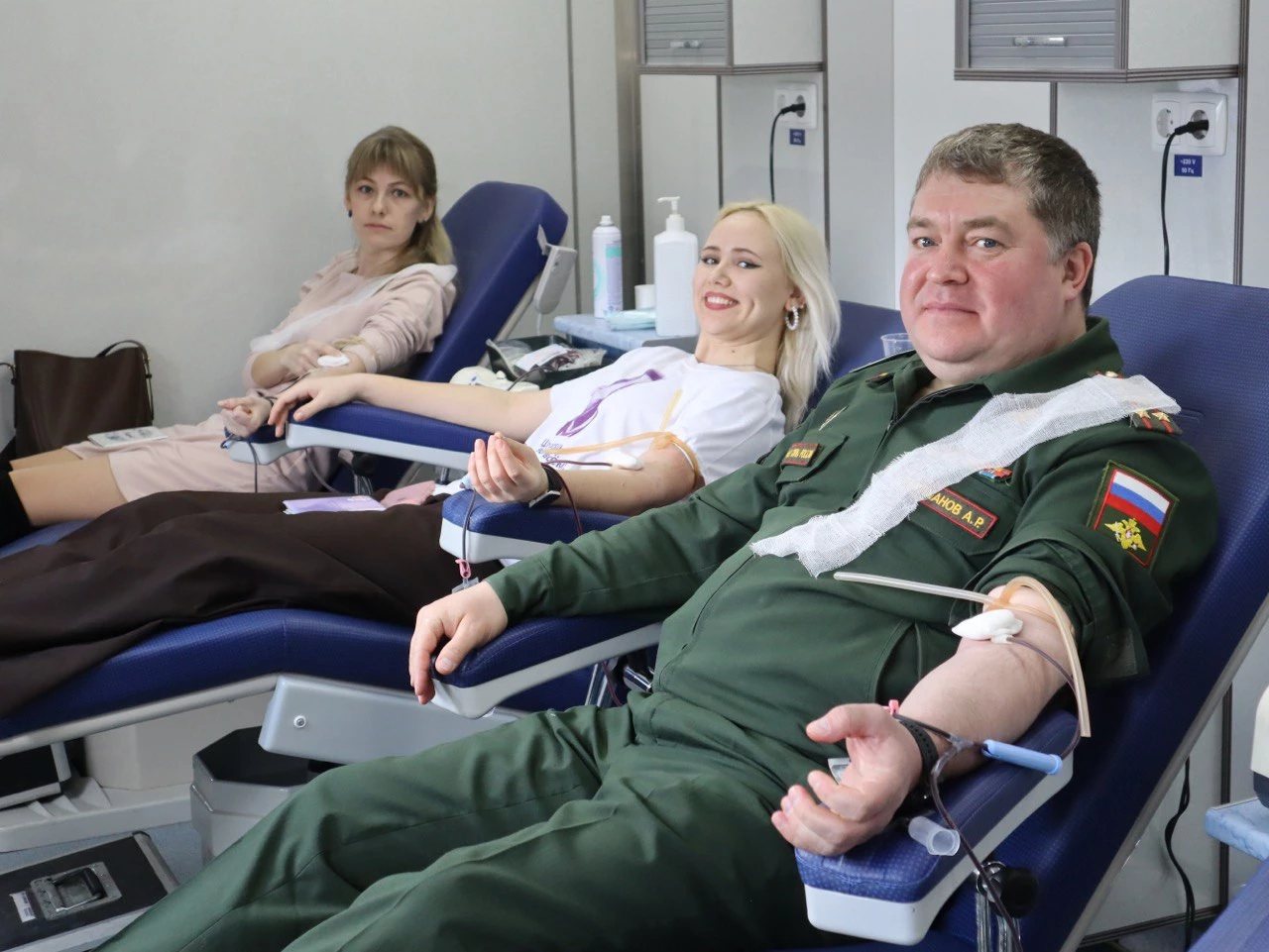 Сила единства: шуховцы сдали кровь для ребят на фронте  