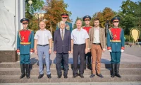 Делегация БГТУ им. Шухова возложила цветы к мемориалу в День города