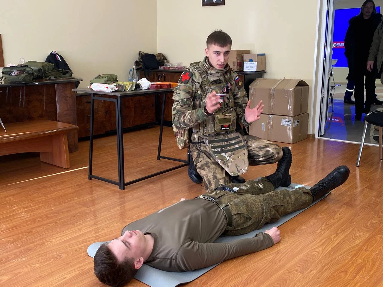 Приказ о проведении обучения по оказанию первой помощи. Обучение оказанию первой помощи работников предприятия. Обучение по охране труда оказание первой помощи пострадавшим. Первая медицинская помощь. Обучение оказанию первой помощи работников предприятия.